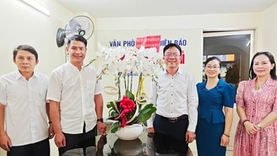 Đoàn lãnh đạo thành phố Hồ Chí Minh chúc mừng Báo Hànộimới