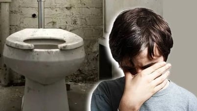 「ホラー映画」のようなトイレのせいでイギリスの学生は学校に行くのが怖くなる
