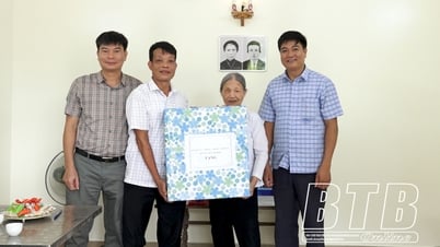  Trao kinh phí hỗ trợ xóa nhà tạm, nhà dột nát tại huyện Quỳnh Phụ