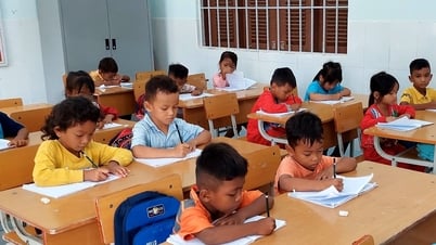 Teaching Vietnamese 2 periods/week for primary school ethnic minority students