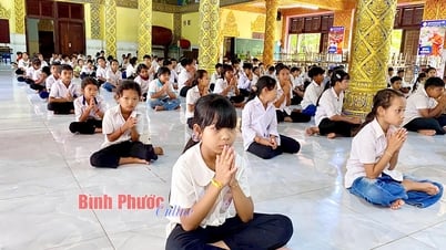 Giữ gìn bản sắc dân tộc từ lớp học hè