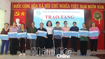 Hội Liên hiệp Phụ nữ TP. Nha Trang trao 62 phương tiện sinh kế cho phụ nữ có hoàn cảnh khó khăn