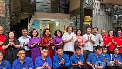 ការ​ដំឡើង​ថ្មី​នៃ​ស្លាក​សញ្ញា​ប្រវត្តិសាស្ត្រ​ជាតិ​នៅ​ទីស្នាក់ការ​កាសែត Dan Chung