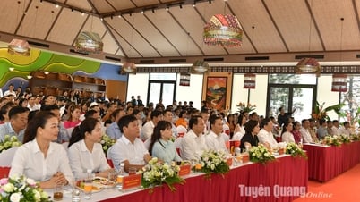 សម្ពោធមជ្ឈមណ្ឌលគោលដៅ Tan Trao