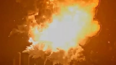 SpaceXの宇宙船スターシップが発射台で激しく爆発