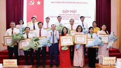 គណកម្មាធិការឃោសនាការកណ្តាល និងចលនាមហាជនផ្តល់កិត្តិយសដល់អ្នកសារព័ត៌មានគំរូ