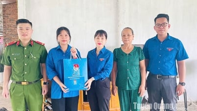 มอบของขวัญให้นักเรียนด้อยโอกาส ก่อนสอบปลายภาค