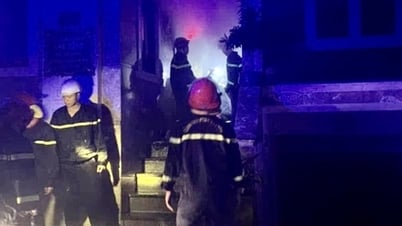 إنقاذ شخصين محاصرين في حريق فجراً