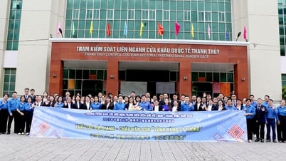 Đoàn Thanh niên châu Văn Sơn, tỉnh Vân Nam (Trung Quốc) tham quan một số mô hình phát triển du lịch cộng đồng tại Hà Giang