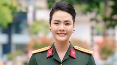 Kapitän und Sänger Luong Nguyet Anh erhielt zwei Verdiensturkunden vom Verteidigungsministerium.