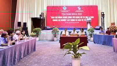 สื่อมวลชนร่วมติดตามคณะกรรมการพรรคและประชาชนจังหวัดฟู้เอียนในการสร้างและปกป้องปิตุภูมิ