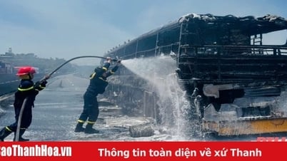 Löschen eines Busbrandes auf der Nord-Süd-Autobahn