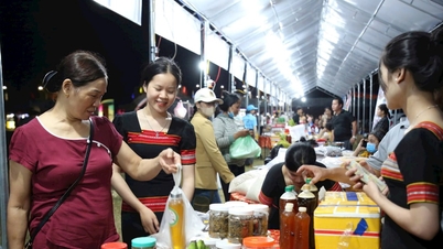 Les 21 et 22 juin, Nam Giang a organisé le premier marché nocturne de 2025.