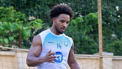 Xuan Son überbringt Trainer Kim Sang Sik gute Nachrichten: Vietnams Team verfügt über starke Feuerkraft