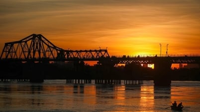 La beauté du coucher de soleil à Hanoi