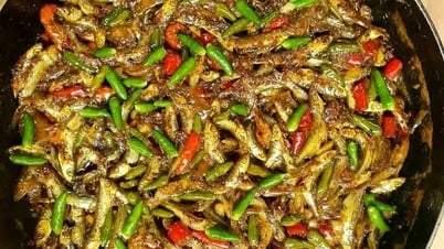 Hương vị quê hương: Cá lòng tong kho rim mộc mạc, đằm sâu