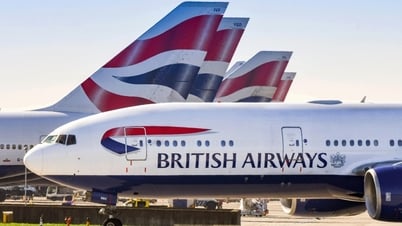 Flight attendant on drugs dances naked in business class, causing serious shock