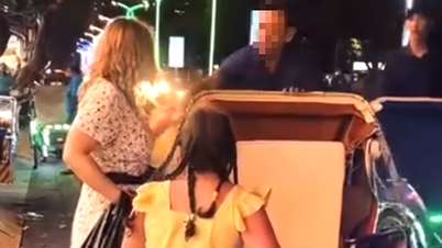 Qu'a dit le chauffeur de cyclo à Nha Trang à propos de l'acte consistant à « arracher » de l'argent des mains des touristes étrangers ?