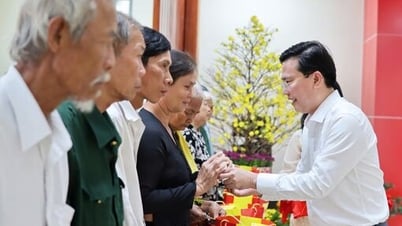ការ​មើល​ថែ​អ្នក​ក្រ​មិន​ទុក​អ្នក​ណា​នៅ​ពី​ក្រោយ