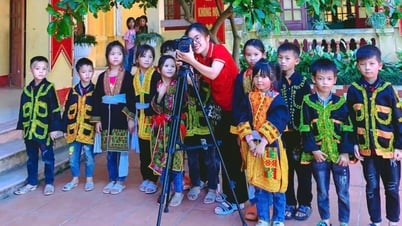 นักข่าวสาว “ชมพู”