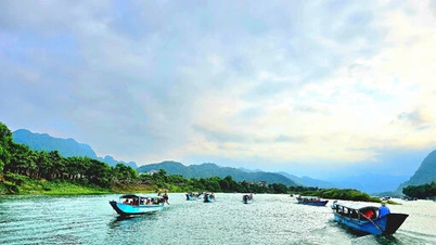 Khám phá vẻ đẹp thiên nhiên kỳ vĩ của Quảng Bình: Sông Son - Phong Nha: Khúc tình ca của đá và nước (Bài 2)