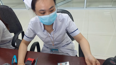 Người dân đi khám bệnh cần lưu ý gì khi dừng cấp thẻ bảo hiểm y tế giấy?
