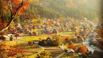 おとぎ話のような美しさの秋、日本の白川郷を旅しよう