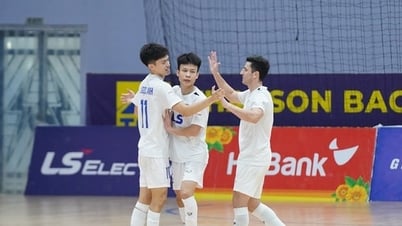 Breaking Thai Son Nam's winning streak, Thai Son Bac "breathes hot air" into the championship race