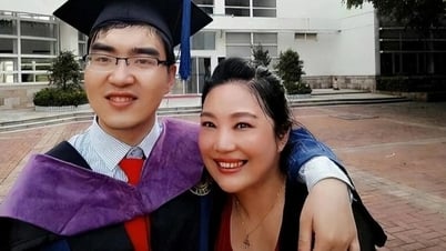 Der von seinem Vater verlassene Junge mit Zerebralparese schloss sein Studium an der Harvard University mit einem Master ab