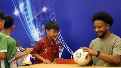 Le joueur national Nguyen Xuan Son fait sensation à son arrivée à Vung Tau