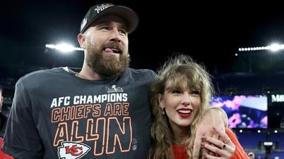 L'histoire d'amour entre Taylor Swift et Travis Kelce crée un engouement pour la mode footballistique