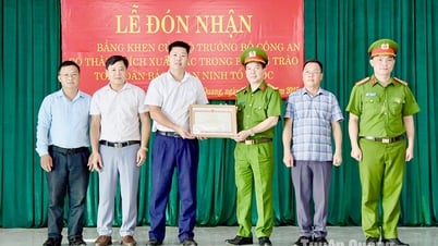 Xã Hồng Quang đón nhận Bằng khen của Bộ trưởng Bộ Công an và tiếp nhận kinh phí xoá nhà tạm