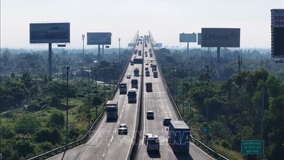 Traffic Police Department recommends absolutely not using the phone while driving on the highway.