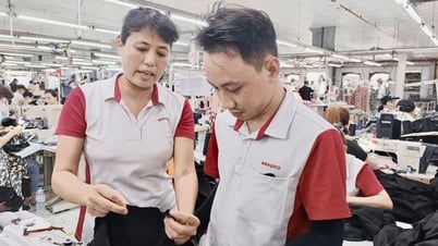Đầu tàu chuyền may gương mẫu