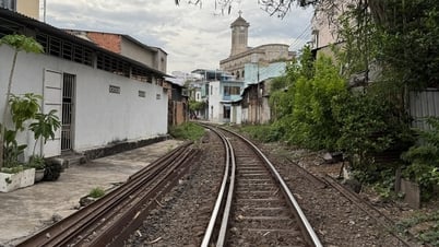 عندما تعود السفينة إلى المدينة الساحلية