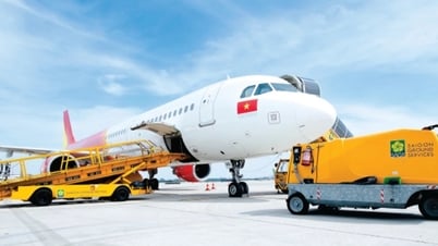 Vietjet tự phục vụ mặt đất, ông lớn SAGS "bay" 40% doanh thu