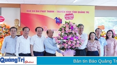 Phó Bí thư Thường trực Tỉnh ủy, Chủ tịch HĐND tỉnh Nguyễn Đăng Quang thăm, chúc mừng Báo và Đài PT-TH tỉnh Quảng Trị