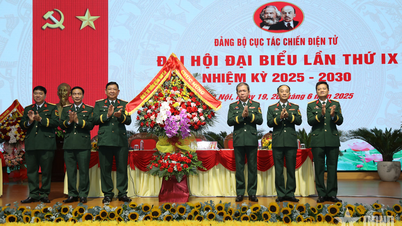 Thượng tướng Huỳnh Chiến Thắng dự Đại hội Đảng bộ Cục Tác chiến điện tử