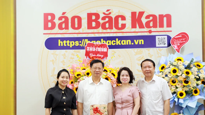 Đồng chí Phạm Duy Hưng chúc mừng Báo Bắc Kạn nhân kỷ niệm 100 năm Ngày Báo chí cách mạng Việt Nam