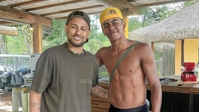 CĐV hoảng hồn khi thấy Yamal chơi chung với... Neymar