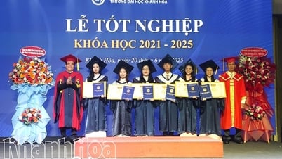 칸호아 대학교, 548명의 학생에게 졸업장 수여