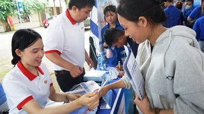 Más de 1.000 estudiantes participan en la Feria de Empleo 2025