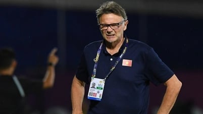 L'entraîneur Troussier revient après plus d'un an d'absence de l'équipe du Vietnam