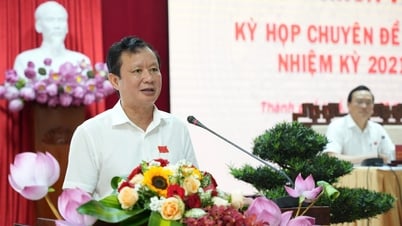 제8기 시 인민위원회 제24차 특별회의 개회