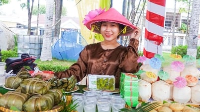 ភ្ញៀវទេសចរណ៍ Ha Tien ស្រលាញ់ Banh bo, banh bao dum, and bun xiem lo.