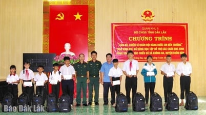 ថវិកាជួយដល់សិស្សដែលជួបការលំបាកនៅតាមតំបន់ព្រំដែន