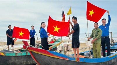 យុវជន Ha Tinh រួមកម្លាំងសម្អាតបរិស្ថានសមុទ្រ