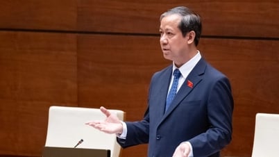 대의원들은 공식 교육 시간의 질 향상에 관해 장관에게 "질문"을 던졌습니다.