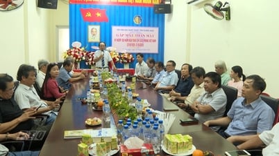 Die Vereinigung für Literatur und Kunst trifft sich, um 100 Jahre Vietnamesische Revolutionspresse zu feiern