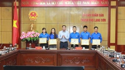 Chủ tịch UBND thành phố đối thoại với thanh niên